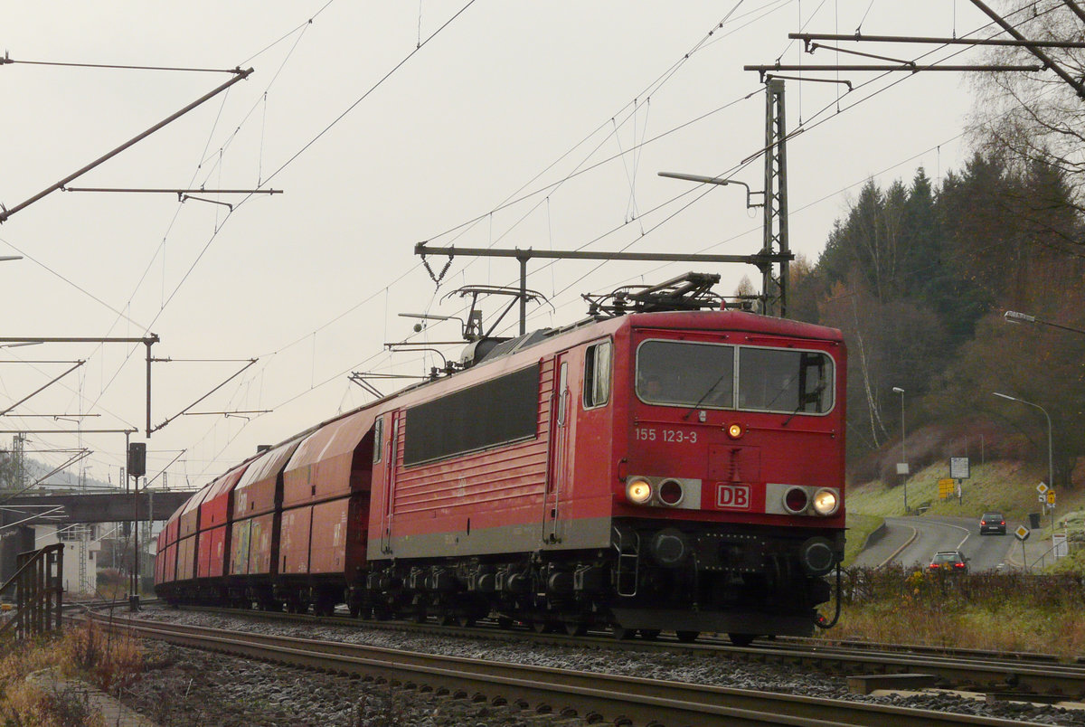 18. November 2008, Lok 155 123 verlässt Kronach mit einem Güterzug in Richtung Saalfeld