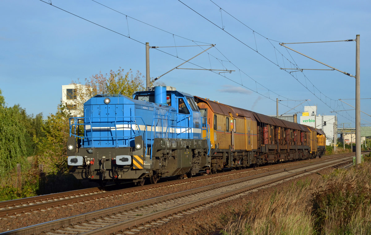 180 002 der Spitzke schleppte am Morgen des 29.09.16 diesen Schleifzug durch Greppin Richtung Bitterfeld.
