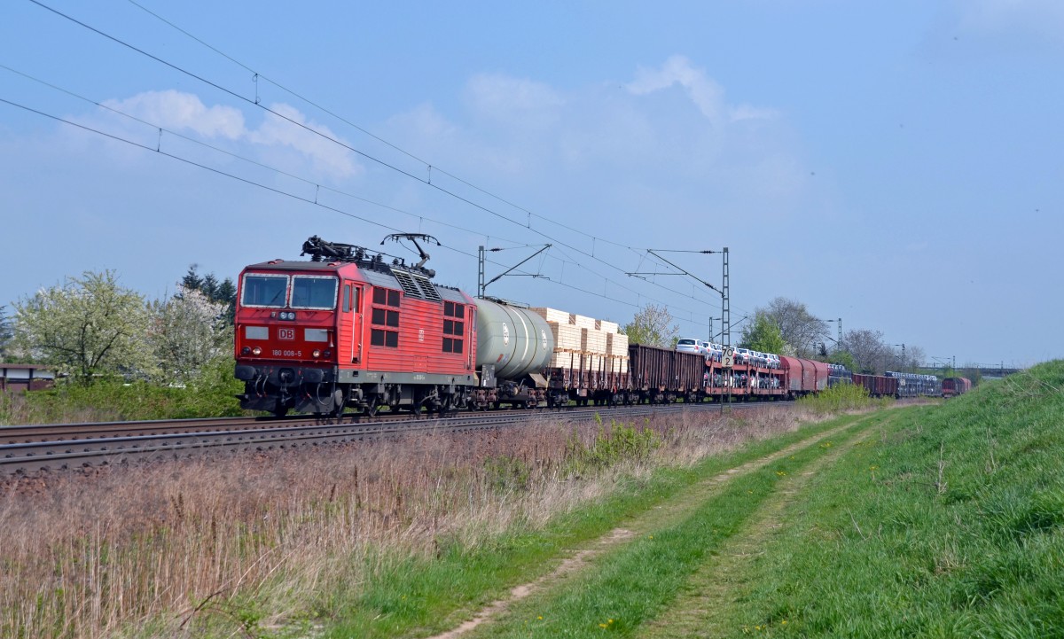 180 008 bespannte am 12.04.14 einen gemischten Güterzug von Dresden-Friedrichstadt nach Engelsdorf. Fotografiert in Zeithain.