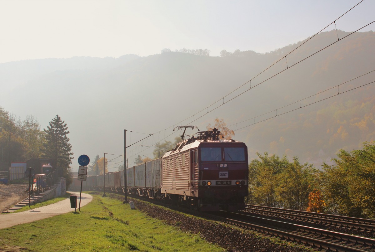 180 011-9 der TSS zu sehen am 31.10.15 in Ústí nad Labem-Střekov.