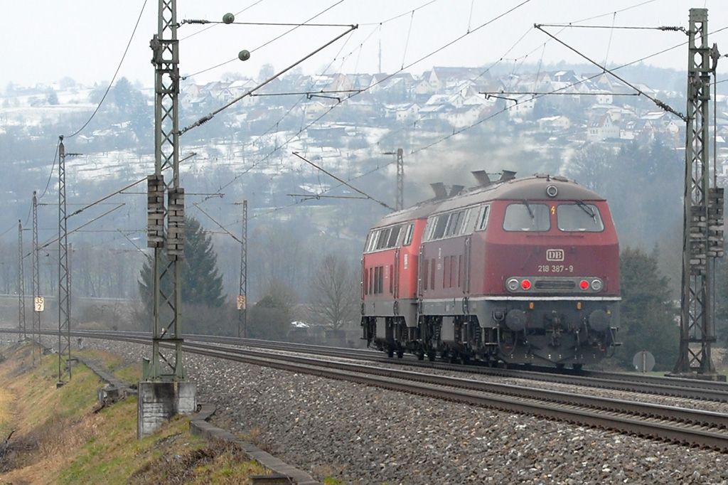 18.02.2018 Streckenabschnitt Uhingen 218 438-0 & 218 387-9 im Nachschuß