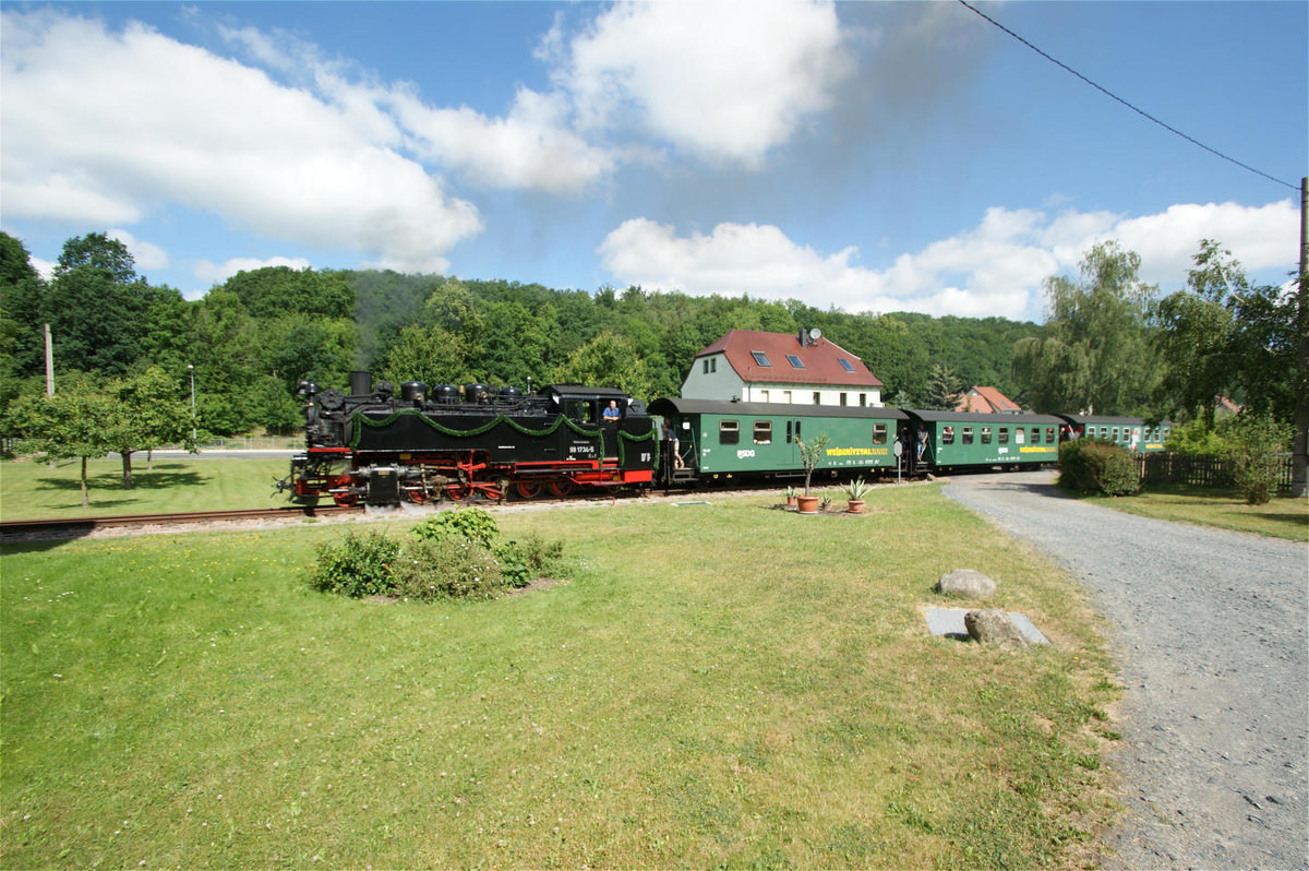 18.06.2017 - Eröffnung der Weißeritztalbahn auf dem oberen Streckenabschnitt zwischen Dippoldiswalde und dem Kurort Kipsdorf. 99 1734 in Ulberndorf