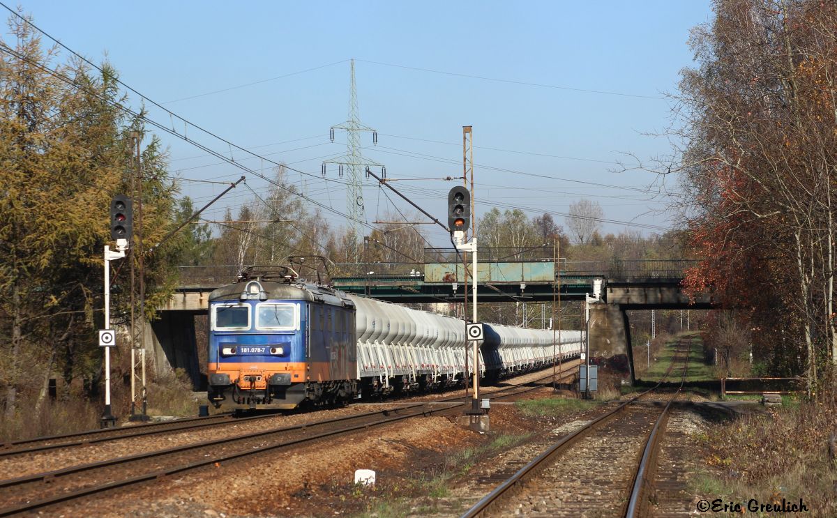 181 078 mit einem Zementzug in Katowice am 31.10.13.