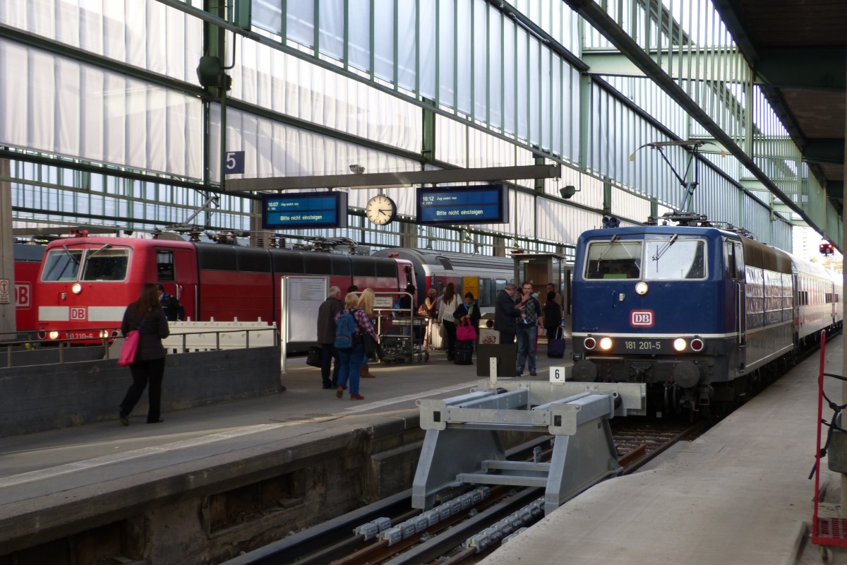 181 201 und 210 am 25.10.13 in Stuttgart Hbf
