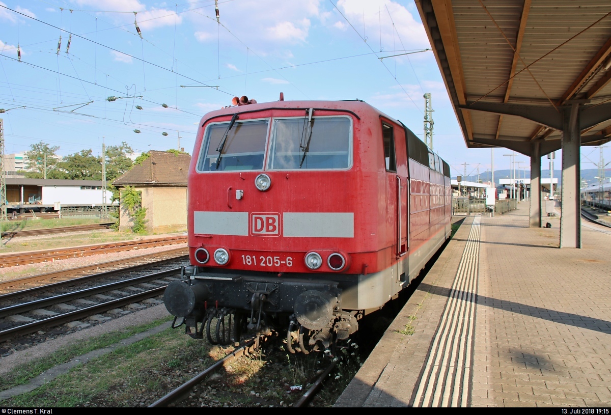 181 205-6 DB ist im Bahnhof Basel Bad Bf (CH) abgestellt.
[13.7.2018 | 19:15 Uhr]