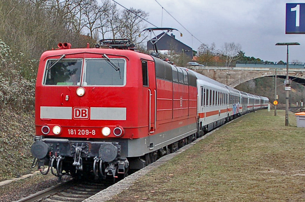181 209-8 heading IC 2276 races back to Frankfurt through Darmstadt South station on 21 February 2015.