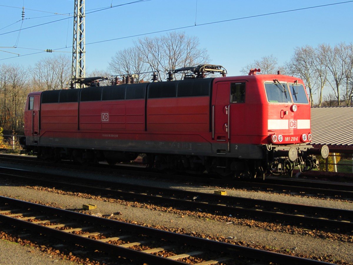 181 210-6 abgestellt am 2 Dezember 13 in Karlsruhe.