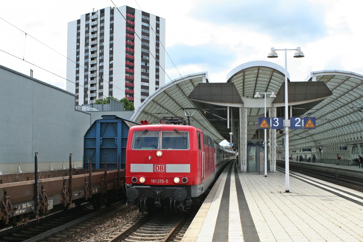 181 215-5 mit dem IC 2059 von Saarbrcken nach Frankfurt (Main) Hbf am Nachmittag des 24.05.14 in Ludwigshafen (Rhein) Mitte.
