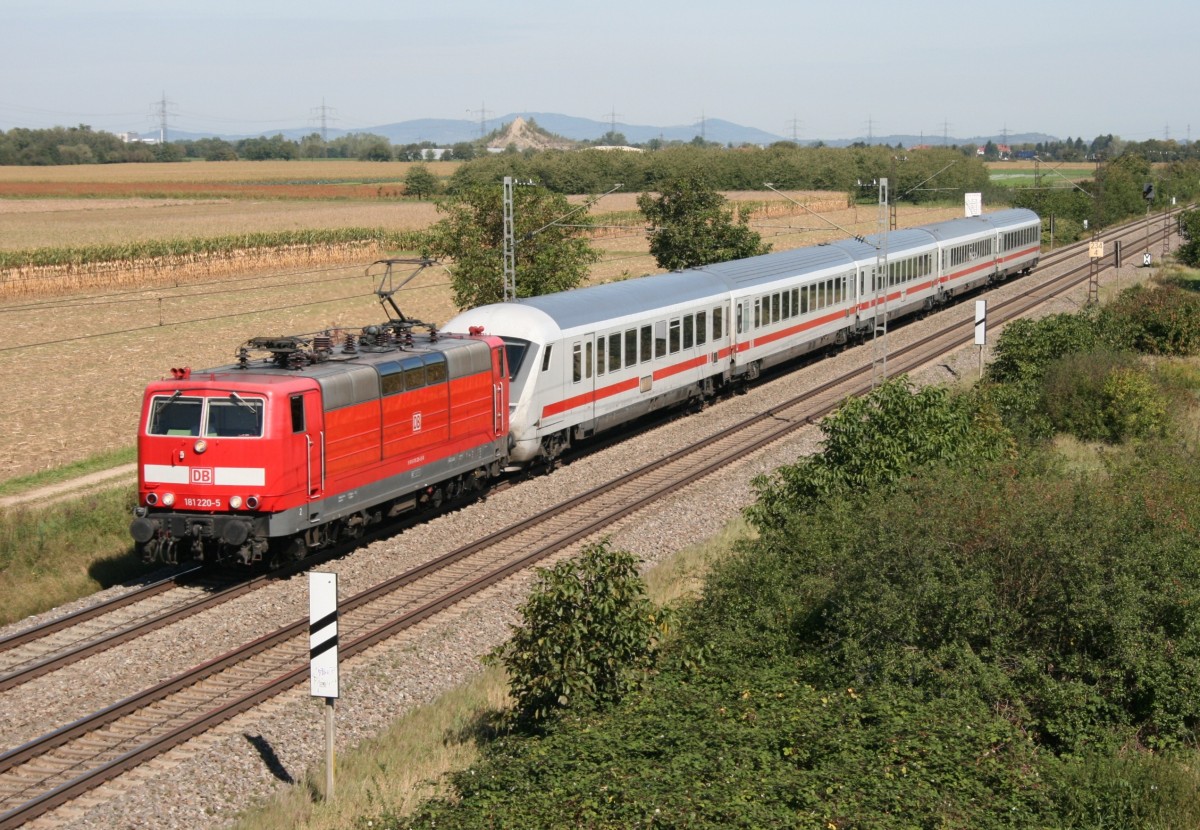 181 220 mit PbZ 2459 (Karlsruhe Hbf–Basel Bad Bf) am 20.09.2012 zwischen Buggingen und Mllheim (Baden)