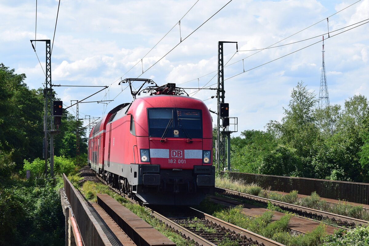182 001 kommt mit dem RE1 nach Cottbus in Magdeburg Herrenkrug eingefahren.

Magdeburg 25.07.2020