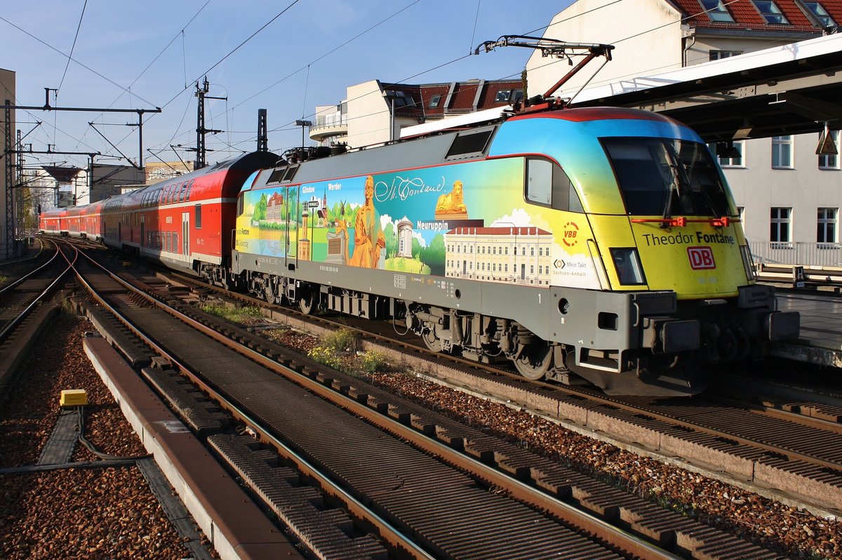 182 005 schiebt am 31.10.2019 den RE1 (RE3122) von Frankfurt(Oder) nach Brandenburg Hauptbahnhof aus Berlin Friedrichstraße.