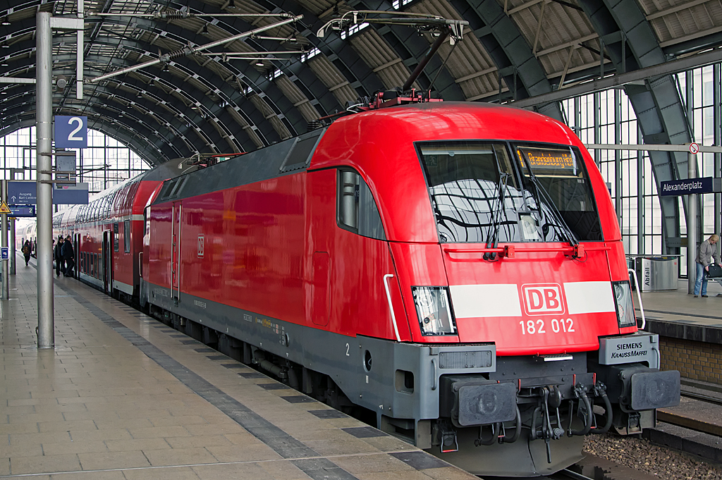 182 010-9 ( 91 80 6182 010-9 D-DB ), Krauss-Maffei AG, [D]-München 20307, Baujahr 2001, Erst-Bw Nürnberg, Eigentümer: DB Regio AG - Region Nordost, Fahrzeugnutzer: Regionalbereich Berlin/Brandenburg, [D]-Potsdam, Bh Cottbus, 04.03.2014, Berlin-Alexanderplatz