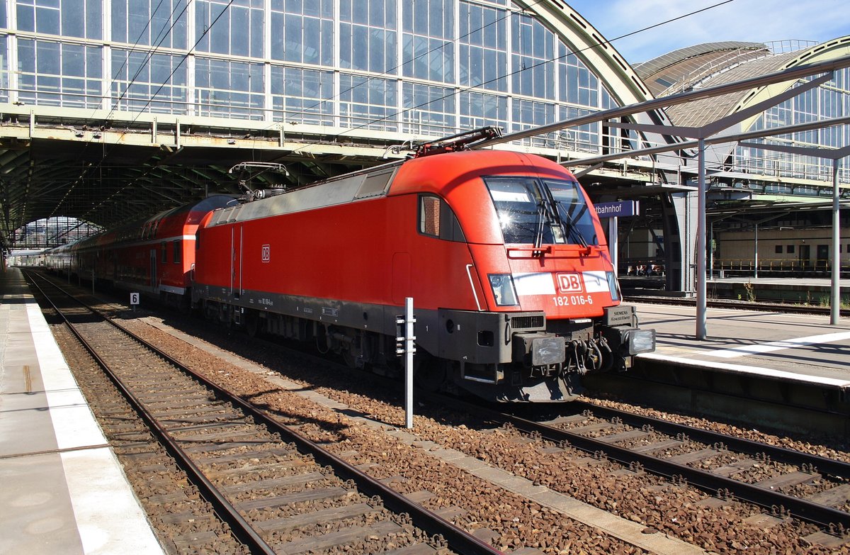 182 016-6 fährt am 28.5.2017 mit dem RE1 (RE3109) von Brandenburg Hauptbahnhof nach Frankfurt(Oder) aus dem Berliner Ostbahnhof aus.