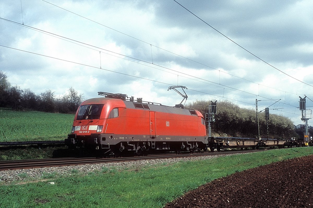 182 018  bei Ebersbach ( Fils )  10.04.05