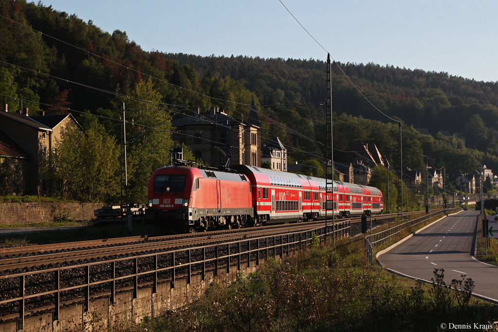 182 023 mit einer S Bahn am 07.09.2013 in Knigstein.