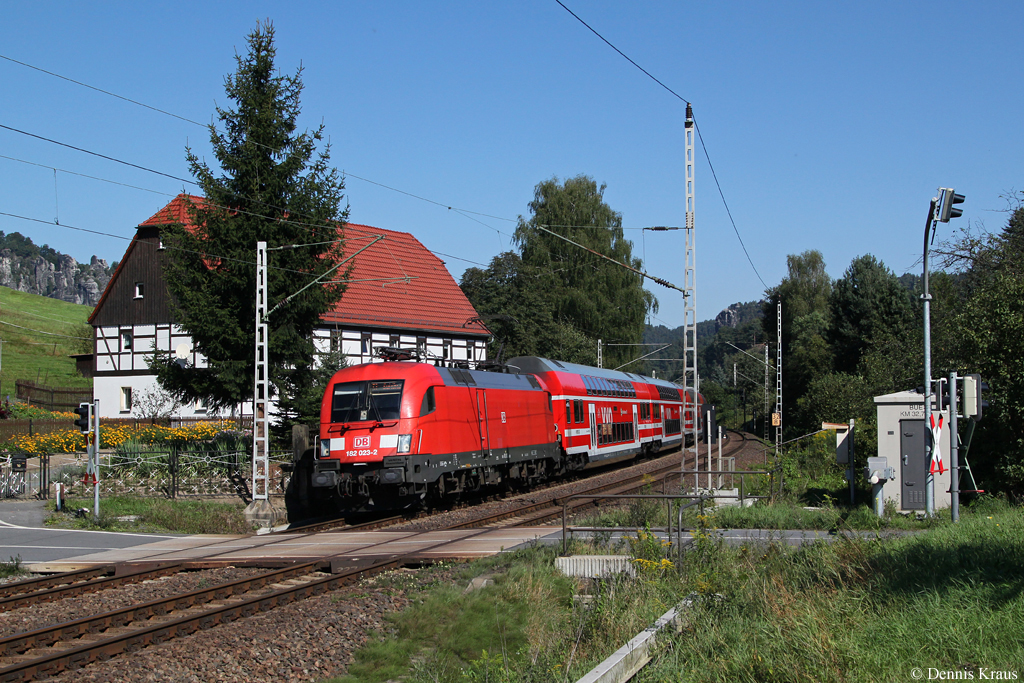 182 023 mit einer S Bahn am 07.09.2013 bei Kurort Rathen.