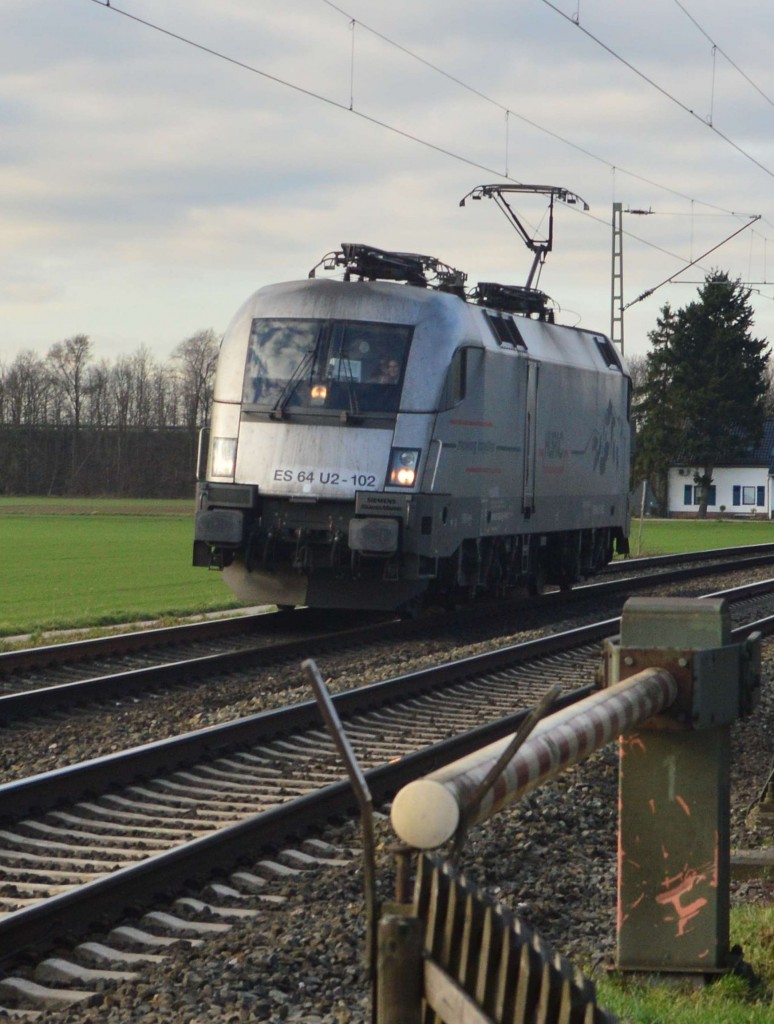 182 102 von HUPAC ist hier LZ am BÜ Broicherseite in Kaarst gen Neuss fahrend. Freitag den 12.2.2016 