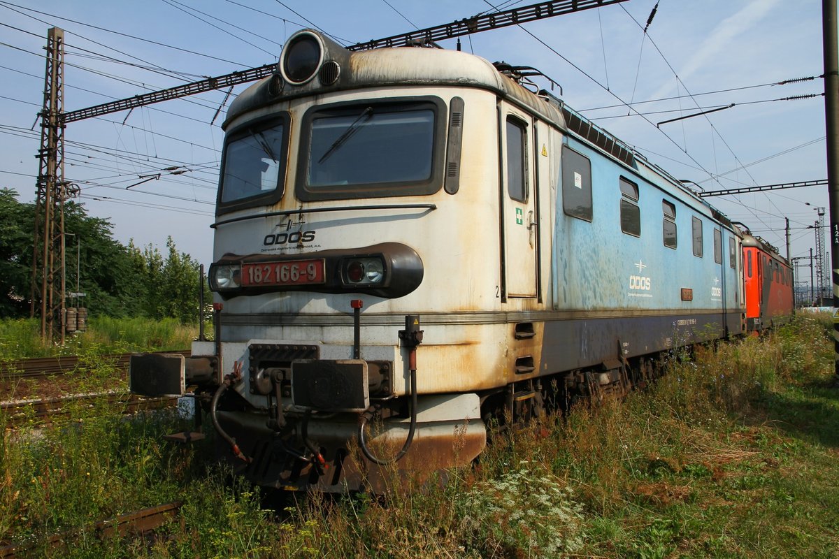 182 166-9 aus dem Baujahr 1965 auf dem Abstellgleis in Kosice am 21.7.2017.