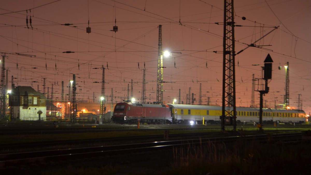 182 506 mit einem Messzug am Leipzig Hbf 14.11.2014 (Foto Bahnsteig 24 Ende)