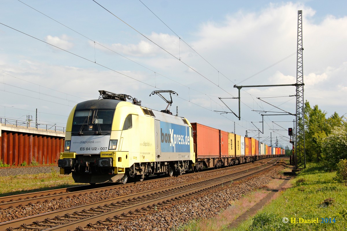 182 507/ ES 64 U2-007 boxXpress mit Containerzug in K�ln Porz Wahn, April 2014.