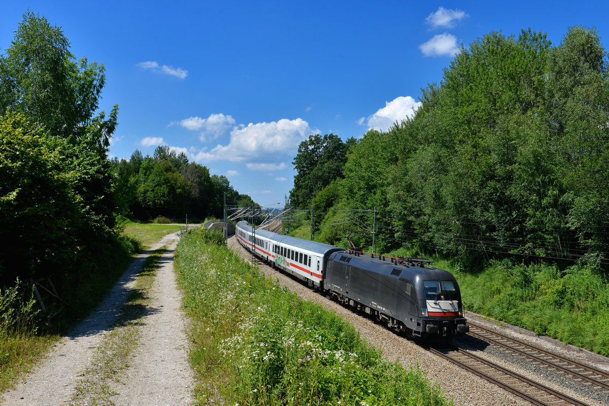 182 507 mit IC 2083 am 19.07.2016 bei Ostermünchen. 