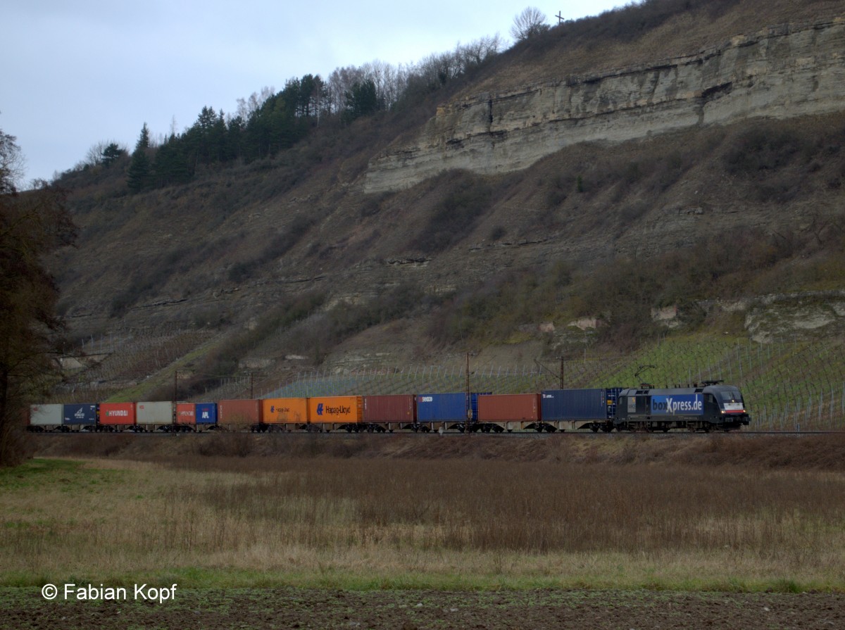 182 508 für BoxXpress.de mit einem Cotainerzug am 31.01.2015 zwischen Retzbach-Zellingen Richtung Würzburg