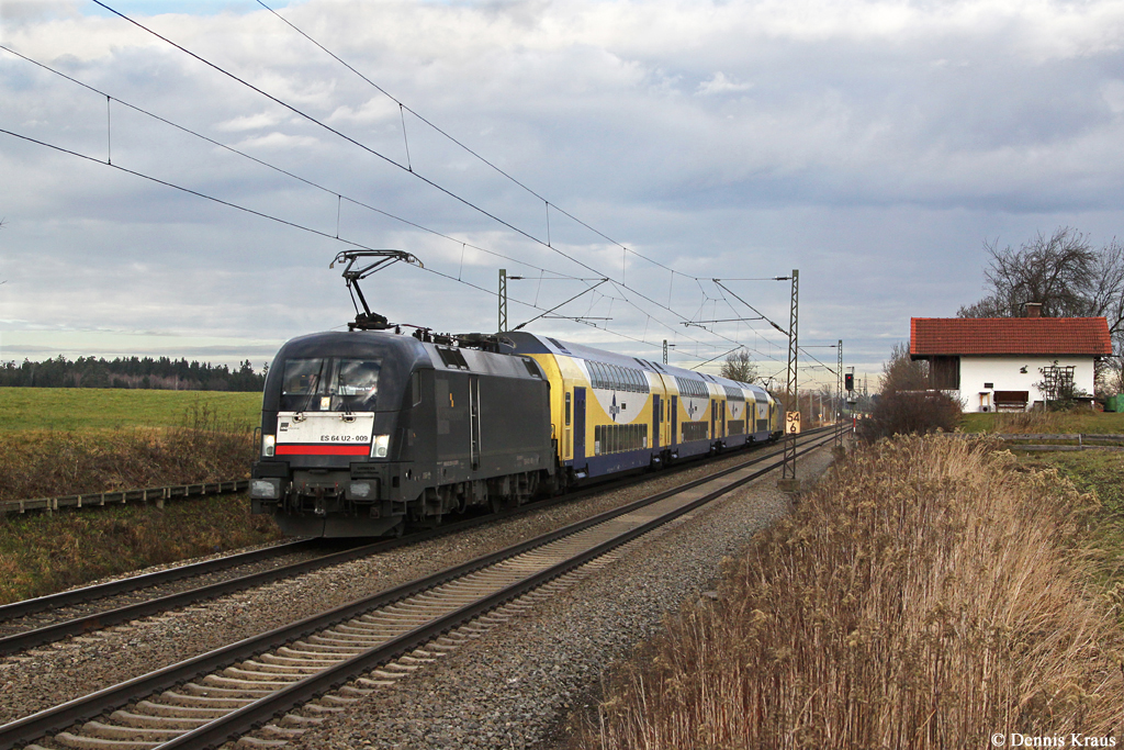 182 509 und 182 596 mit M 79013 am 23.12.2013 bei Hilperting.