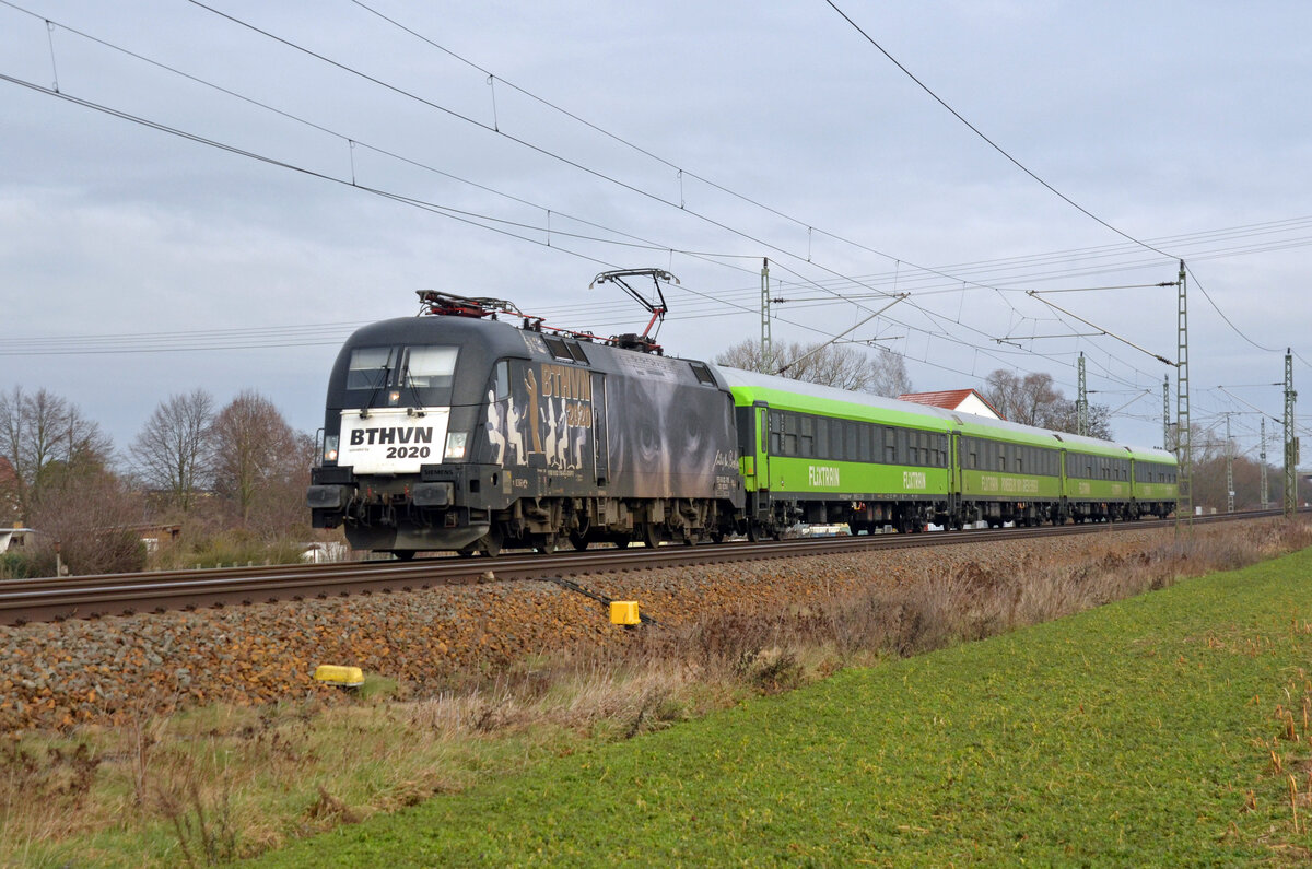 182 510 beförderte am 29.01.23 den FLX 1243 nach Basel durch Gräfenhainichen Richtung Halle(S).