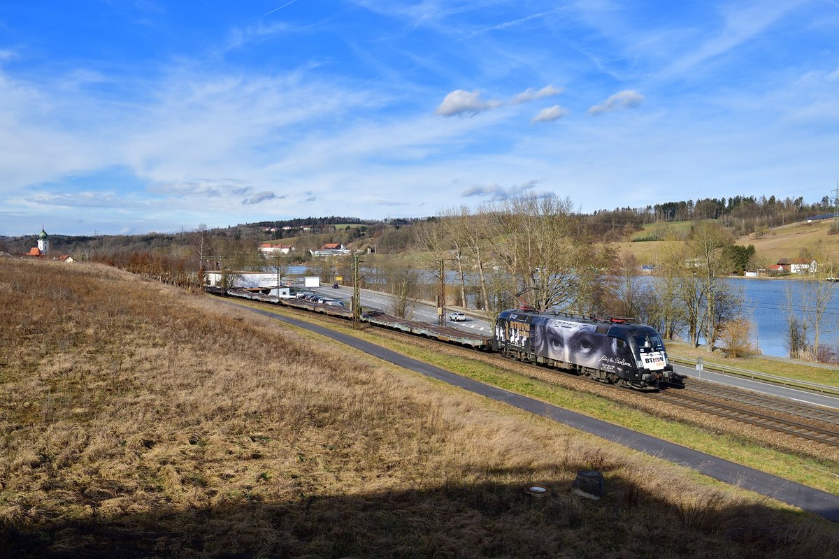 182 510 mit einem Autoleerzug am 01.02.2020 bei Passau.