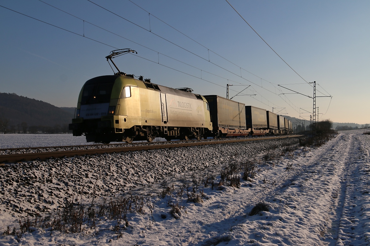 182 511 (ES 64 U2-011) mit KLV-Zug in Fahrtrichtung Norden. Aufgenommen zwischen Mecklar und Ludwigsau-Friedlos am 19.01.2016.