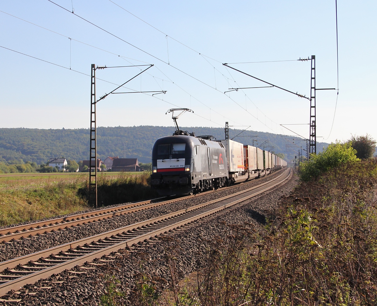 182 512 (ES 64 U2-012) mit KLV-Zug in Fahrtrichtung Norden. Aufgenommen zwischen Ludwigsau-Friedlos und Mecklar am 29.09.2013.