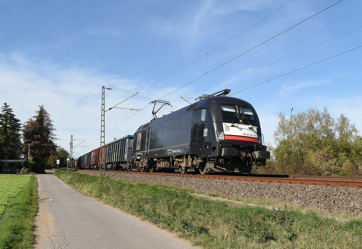 182 513-2 kommt mit einem EOS-Zug an dessen Ende die Northrail 1271 025-9 angehängt war. Sonntag 7.10.2018 Kaarst Broicherseite