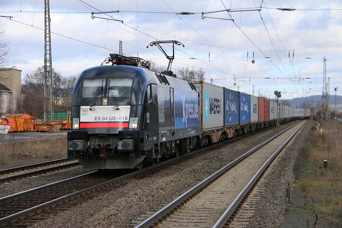 182 515 (ES 64 U2-015) mit Containerzug in Fahrtrichtung Süden. Aufgenommen in Eichenberg am 14.02.2014.