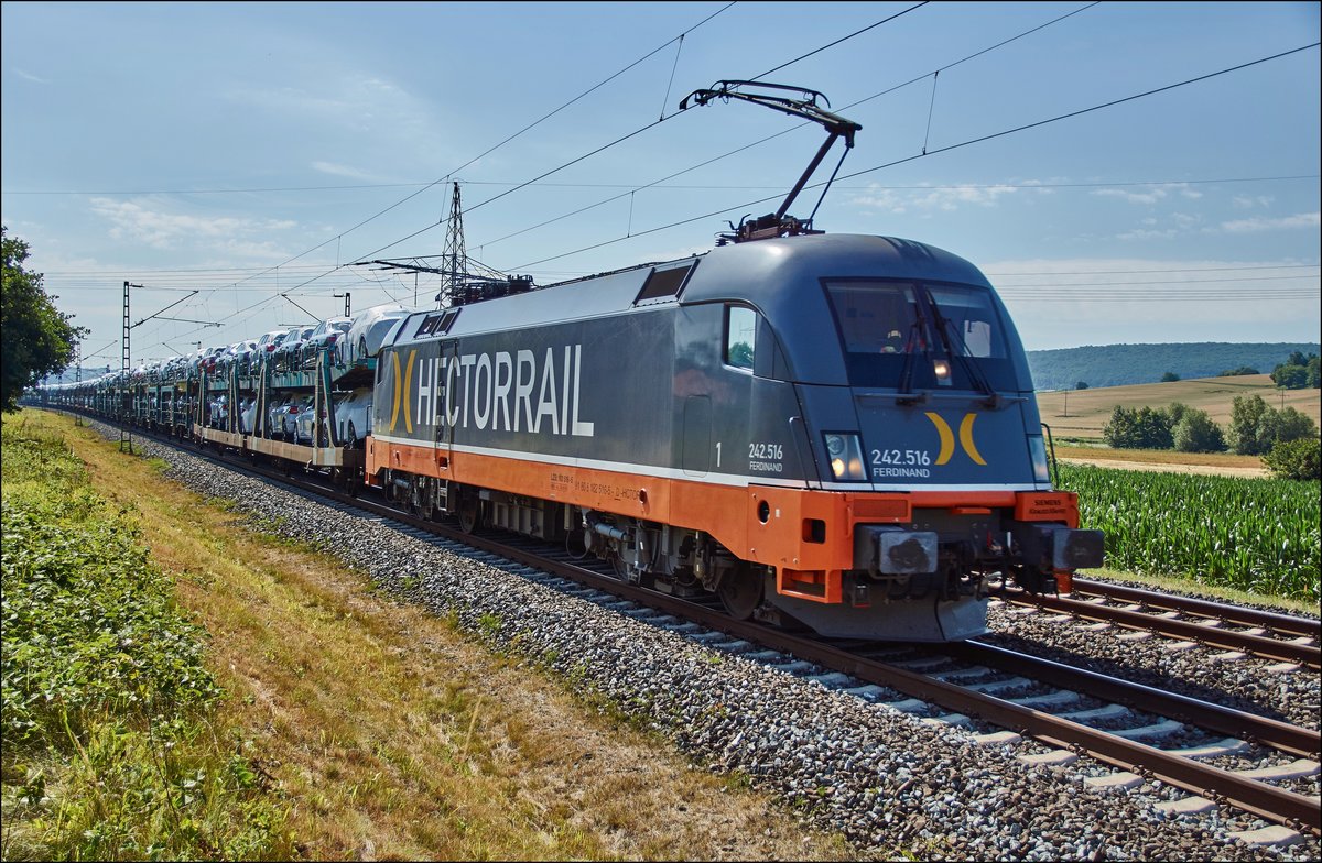 182 516-5 (242.516) von Hetorrail ist mit einen Autozug bei Harrbach am 05.07.2017 in Richtung Norden unterwegs.