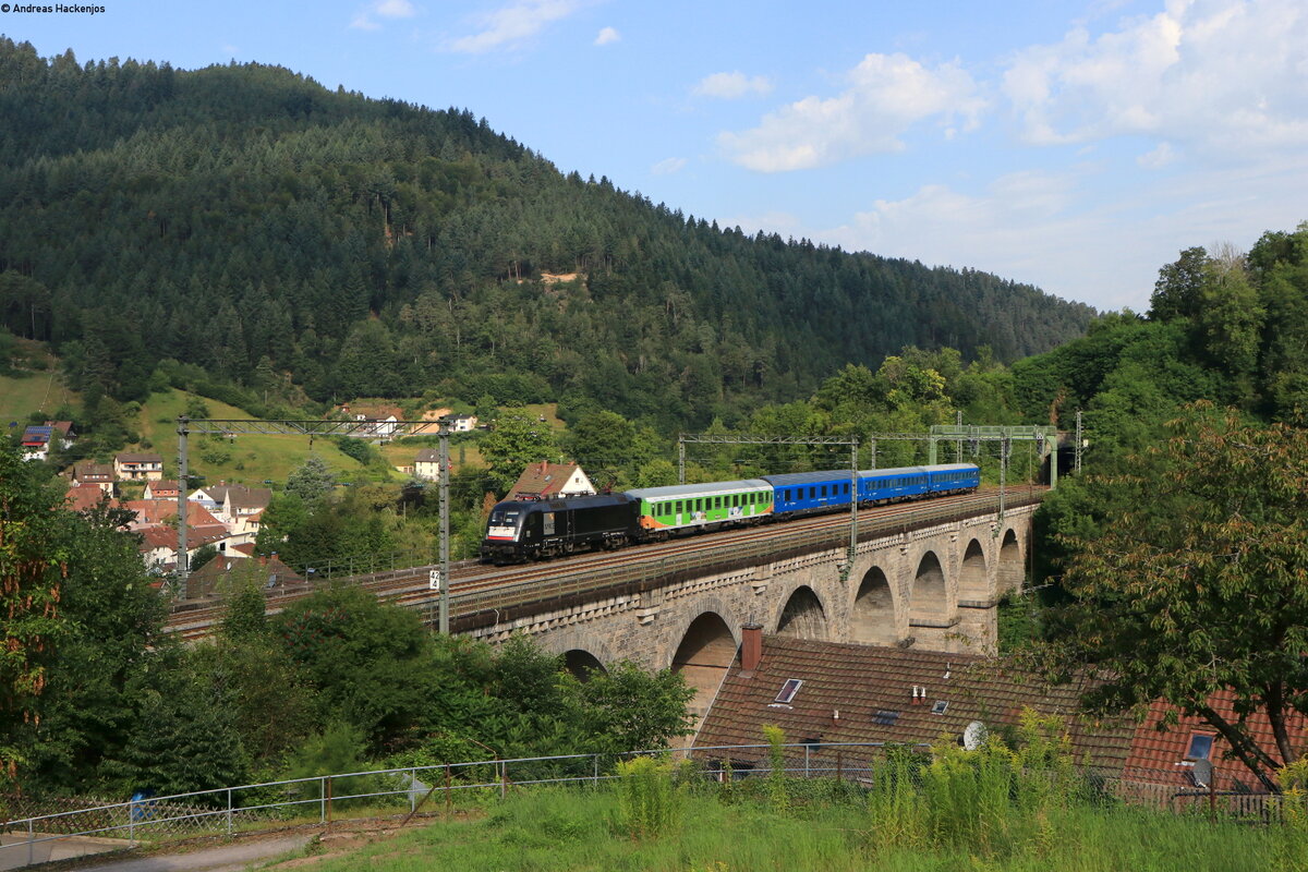 182 518-1 mit dem DPF 23802 (Gemünden-Konstanz) auf dem Reichenbachviadukt 15.8.21
