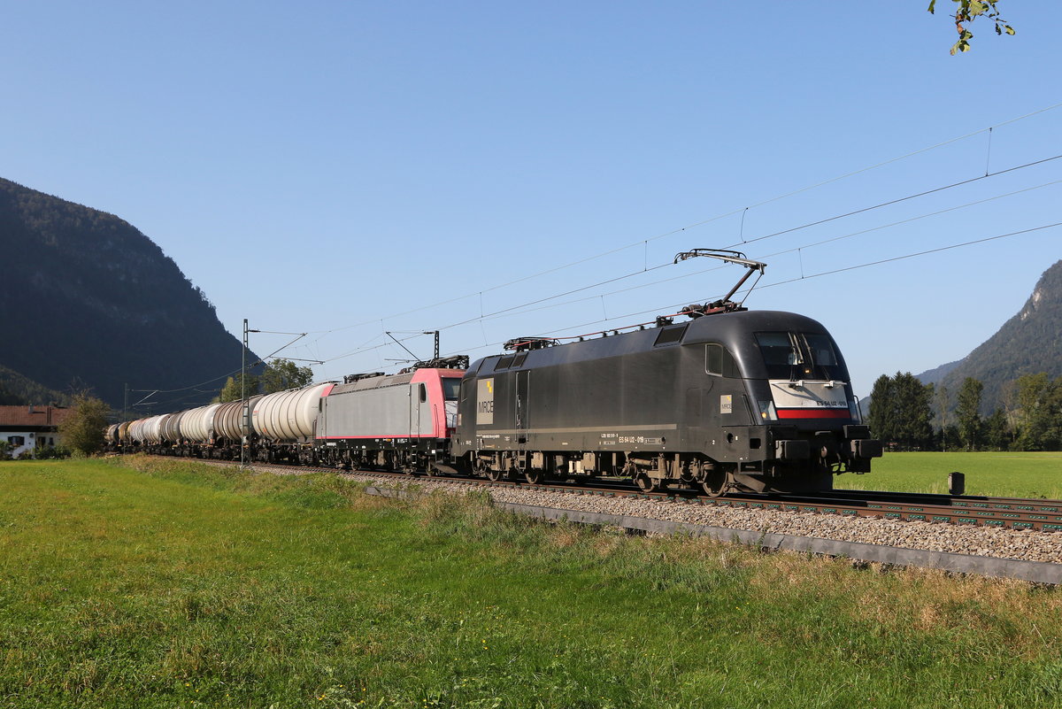 182 519 mit einem Kesselwagenzug am 15. September 2020 bei Niederaudorf im Inntal.