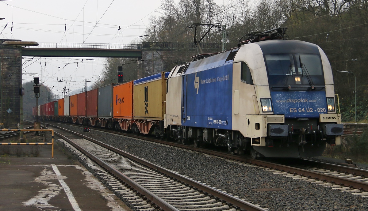 182 520 (ES 64 U2-020) mit Containerzug in Fahrtrichtung Norden. Aufgenommen in Eichenberg am 15.11.2104.