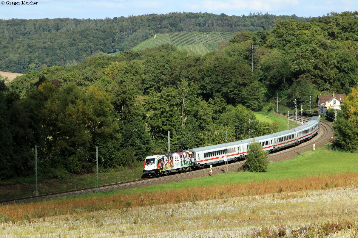 182 521 mit dem IC 2572 (Stuttgart-Münster) als Ersatz für den IC 118 bei Ölbronn, 27.09.2015.