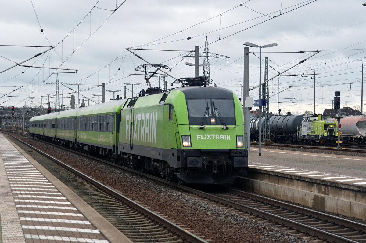 182 522 führte am 09.01.22 den Flixtrain Stuttgart - Berlin über das Gegengleis durch Bitterfeld Richtung Wittenberg.
