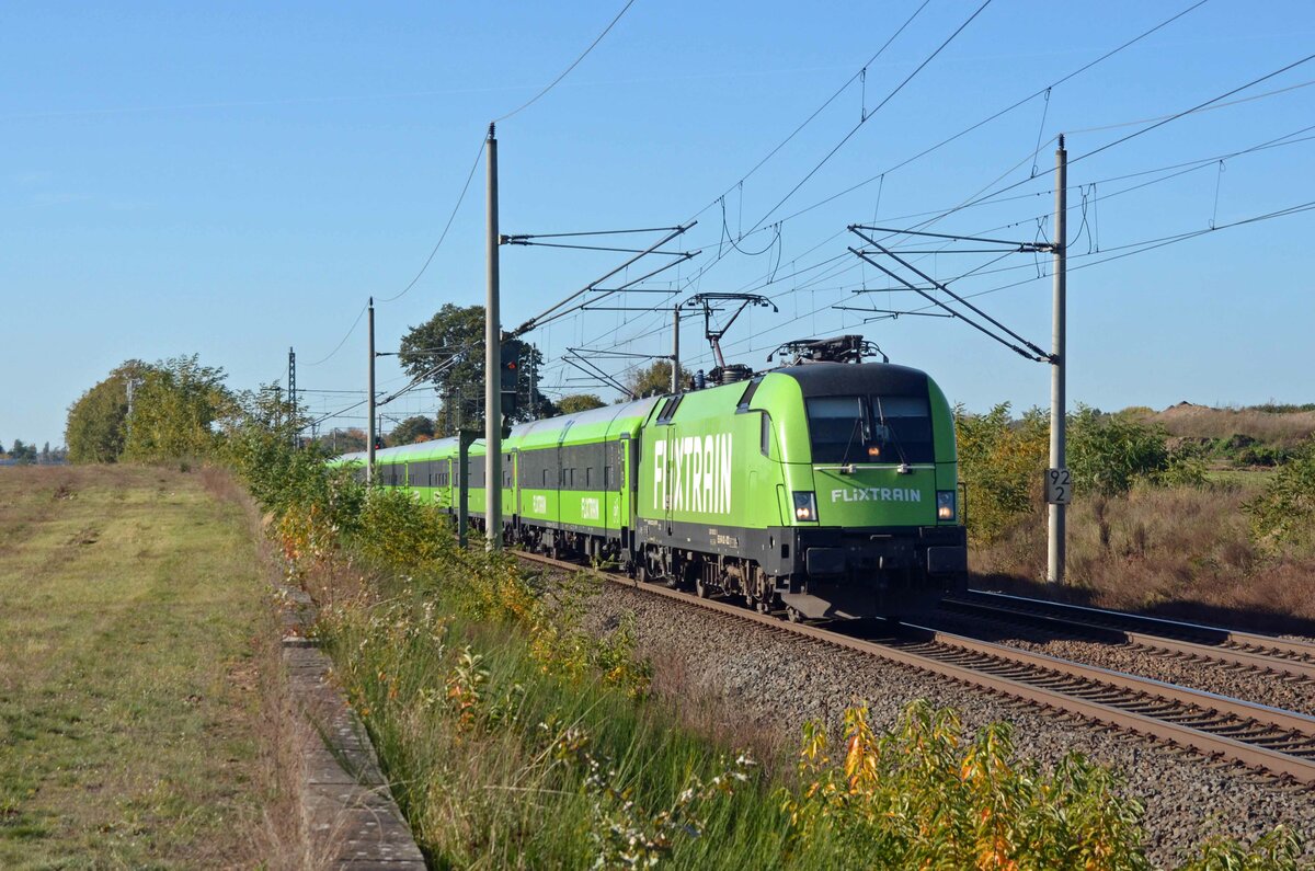 182 522 führte am 24.10.21 den Flixtrain von Stuttgart nach Berlin durch Wittenberg-Labetz.