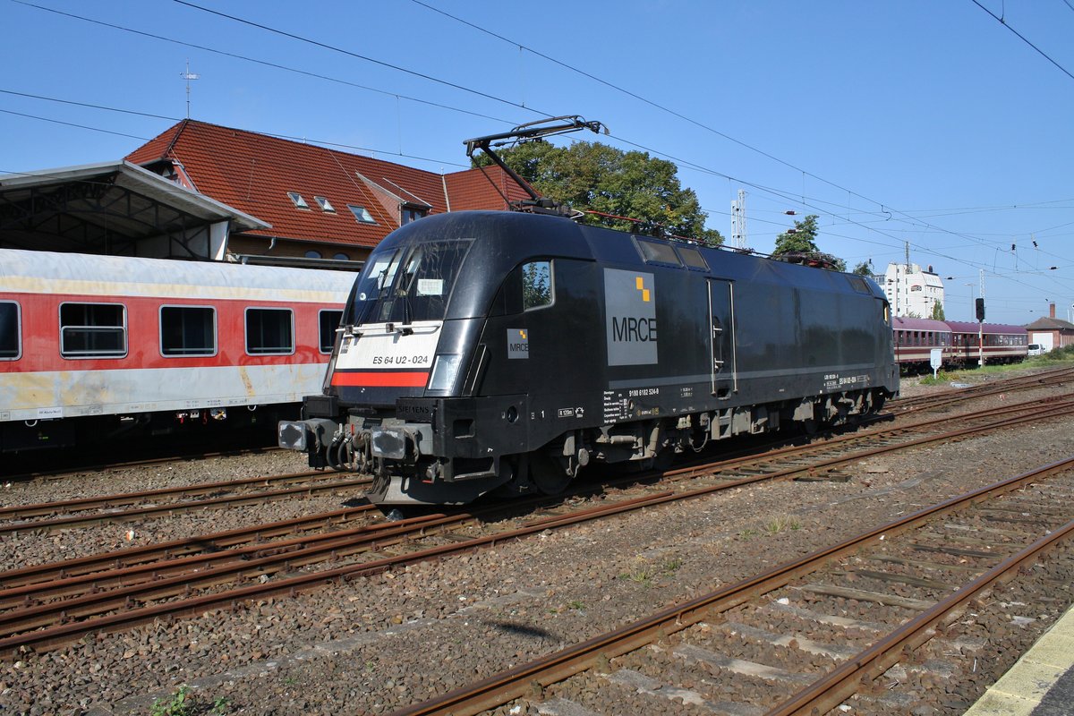 182 524-9 rangiert am 16.9.2017 in Warnemünde.