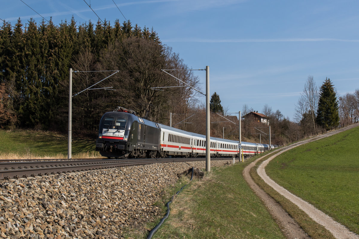 182 524 mit dem IC 2082 am 28. März 2016 bei Vachendorf.