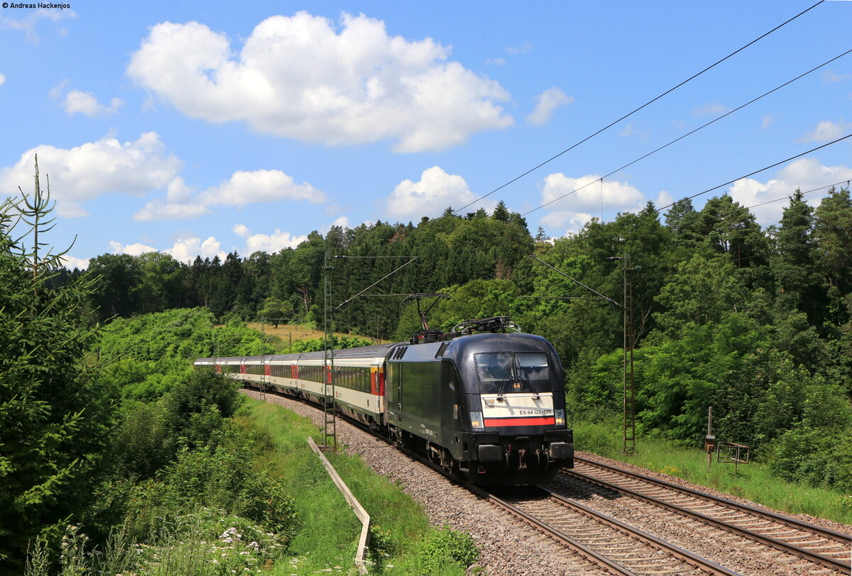 182 525-6 mit dem IC 280 (Zürich HB/Singen(Htw)-Stuttgart Hbf) bei Eutingen 19.7.21