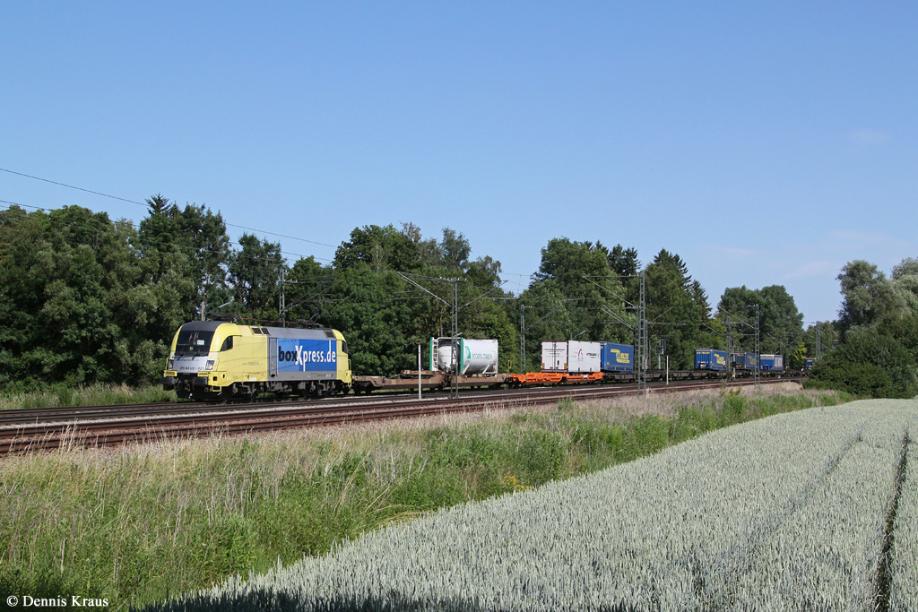 182 525 mit einem KLV Zug am 22.06.2014 bei Gröbenzell.