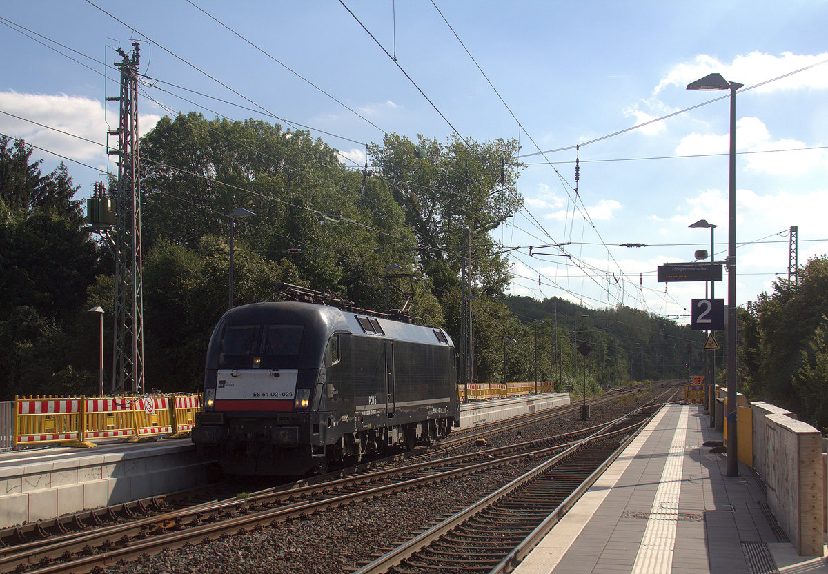 182 526-4 von MRCE/PCW5 kommt aus Richtung Aachen-West,Laurensberg,Richterich und fährt als Lokzug aus Aachen-West nach Mönchengladbach-Hbf und fährt durch Kohlscheid in Richtung Herogenrath,Hofstadt,Finkenrath,Rimburg,Übach-Palenberg,Zweibrüggen,Frelenberg,Geilenkirchen,Süggerath,Lindern,Brachelen,Hückelhoven-Baal,Baal,Erkelenz,Herrath,Beckrath,Wickrath,Rheydt. 
Aufgenommen von Bahnsteig 2 in Kohlscheid.
Bei Sonne und Wolken am Nachmittag vom 12.9.2019.
