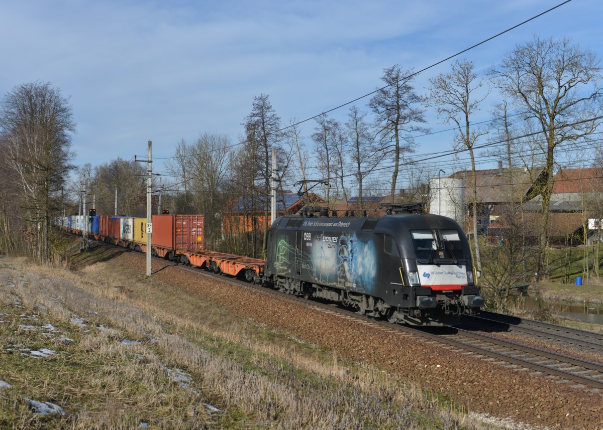 182 527 mit einem Containerzug am 08.02.2014 bei Kimpling.