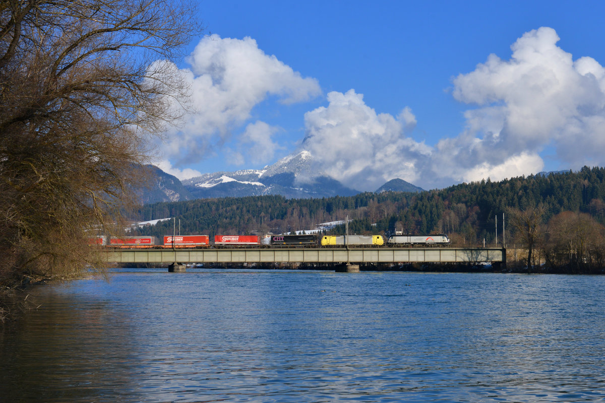 182 529 + 189 9xx mit DGS 43101 am 18.02.2017 bei Kirchbichl. 