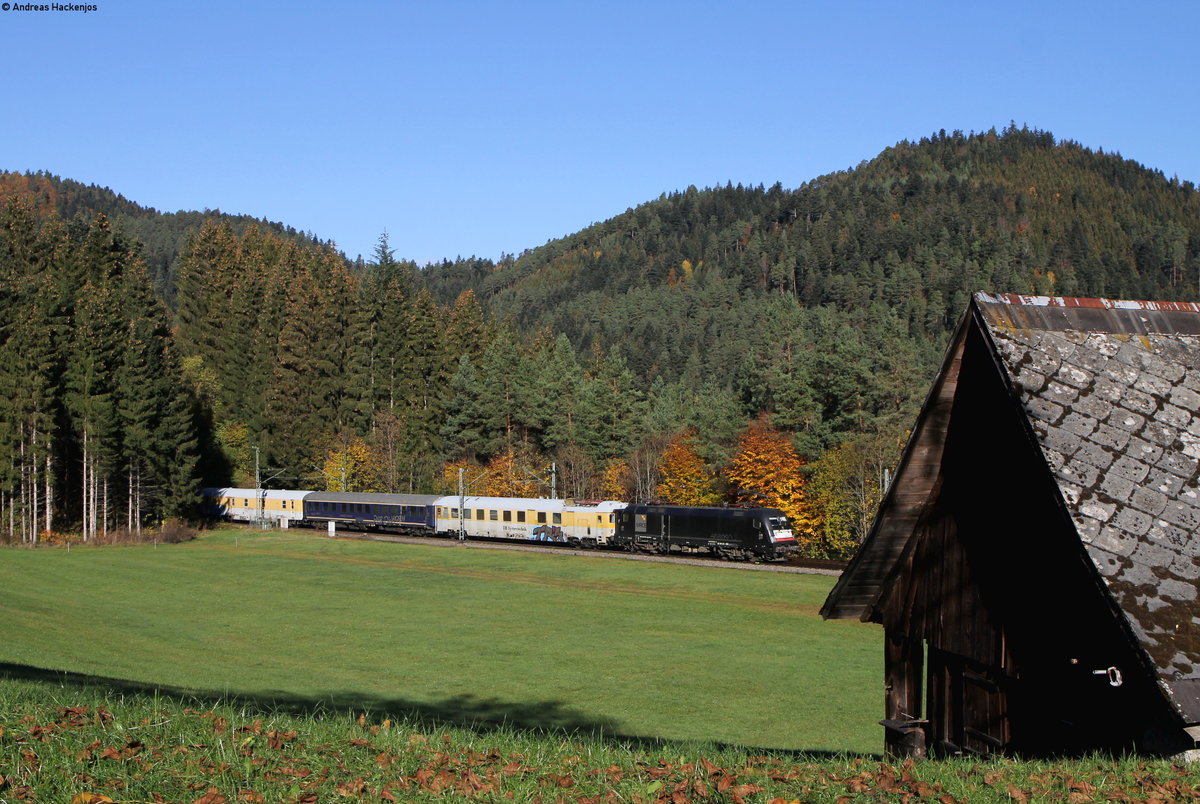 182 530-6 und 101 040-4 mit dem Mess ST 92129 (Hausach-St.Georgen(Schwarzw)) bei Niederwasser 7.11.18