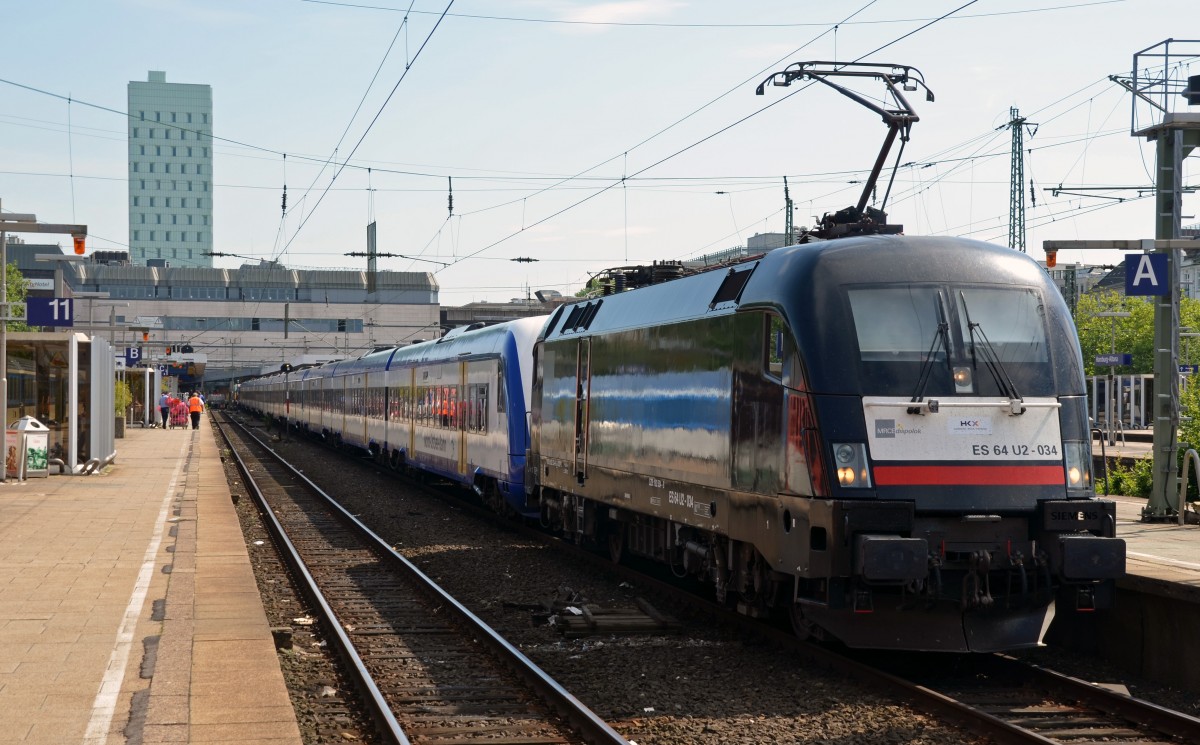 182 534 hat am 04.07.14 die NOB aus Westerland in Hamburg-Altona übernommen und wird sie nun als HKX nach Köln befördern.