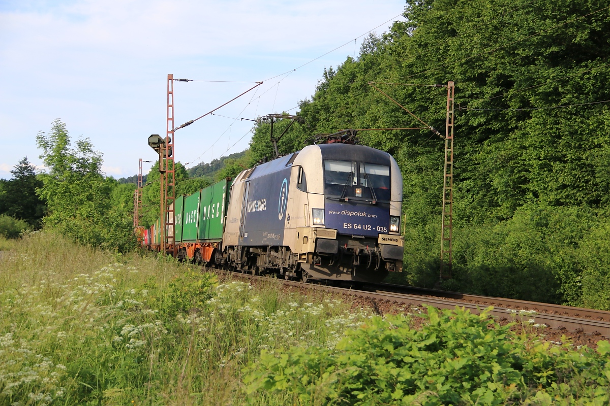 182 535-5 (ES 64-U2-035)  Kühne und Nagel  mit Containerzug in Fahrtrichtung Süden. Aufgenommen am 25.05.2014 zwischen Friedland(HAN) und Eichenberg.